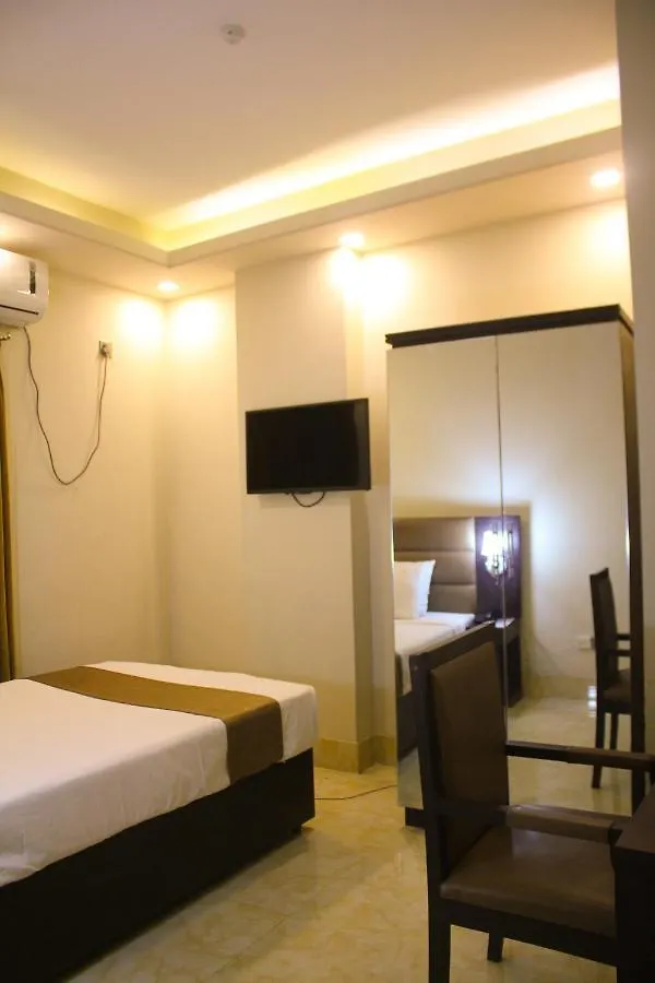 Hotel Pacific Lake View Dhaka 3*,